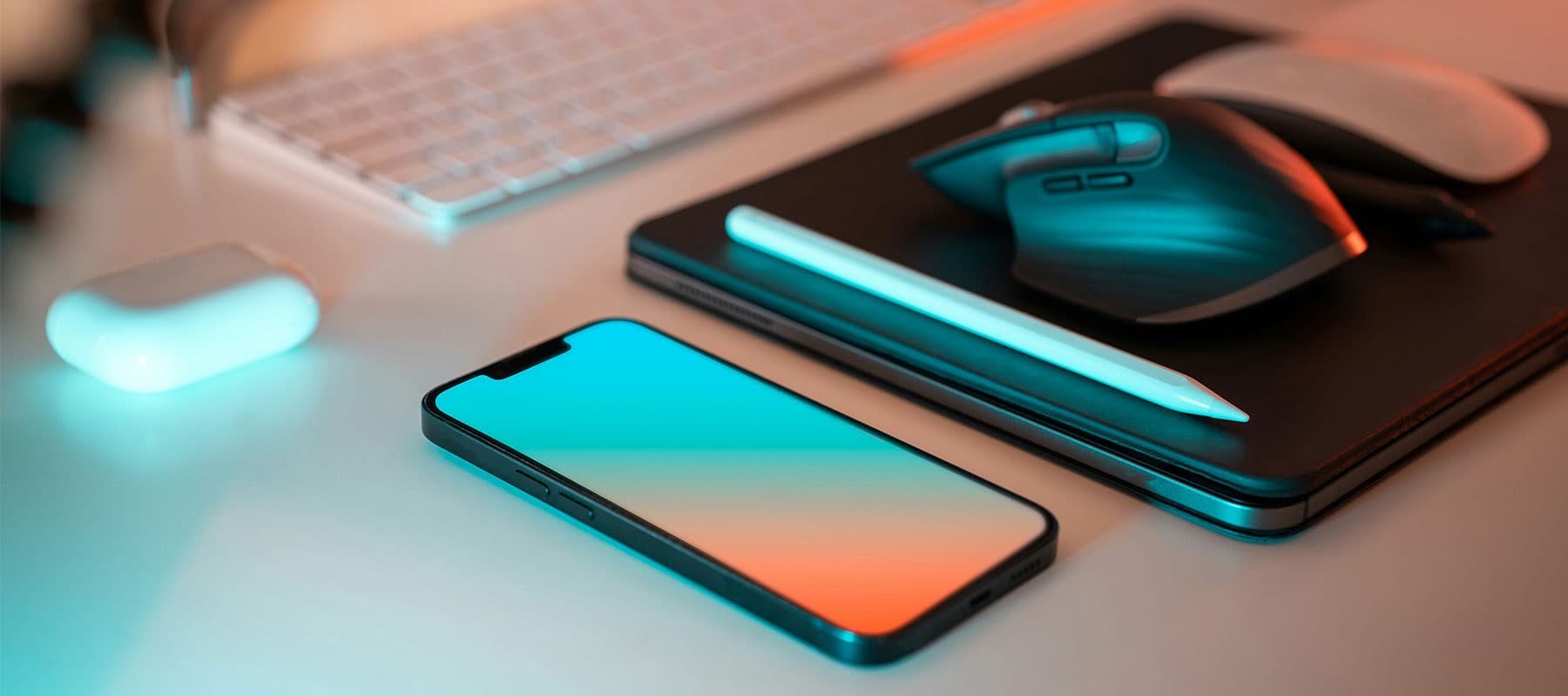 Arbeitsplatz mit Smartphone